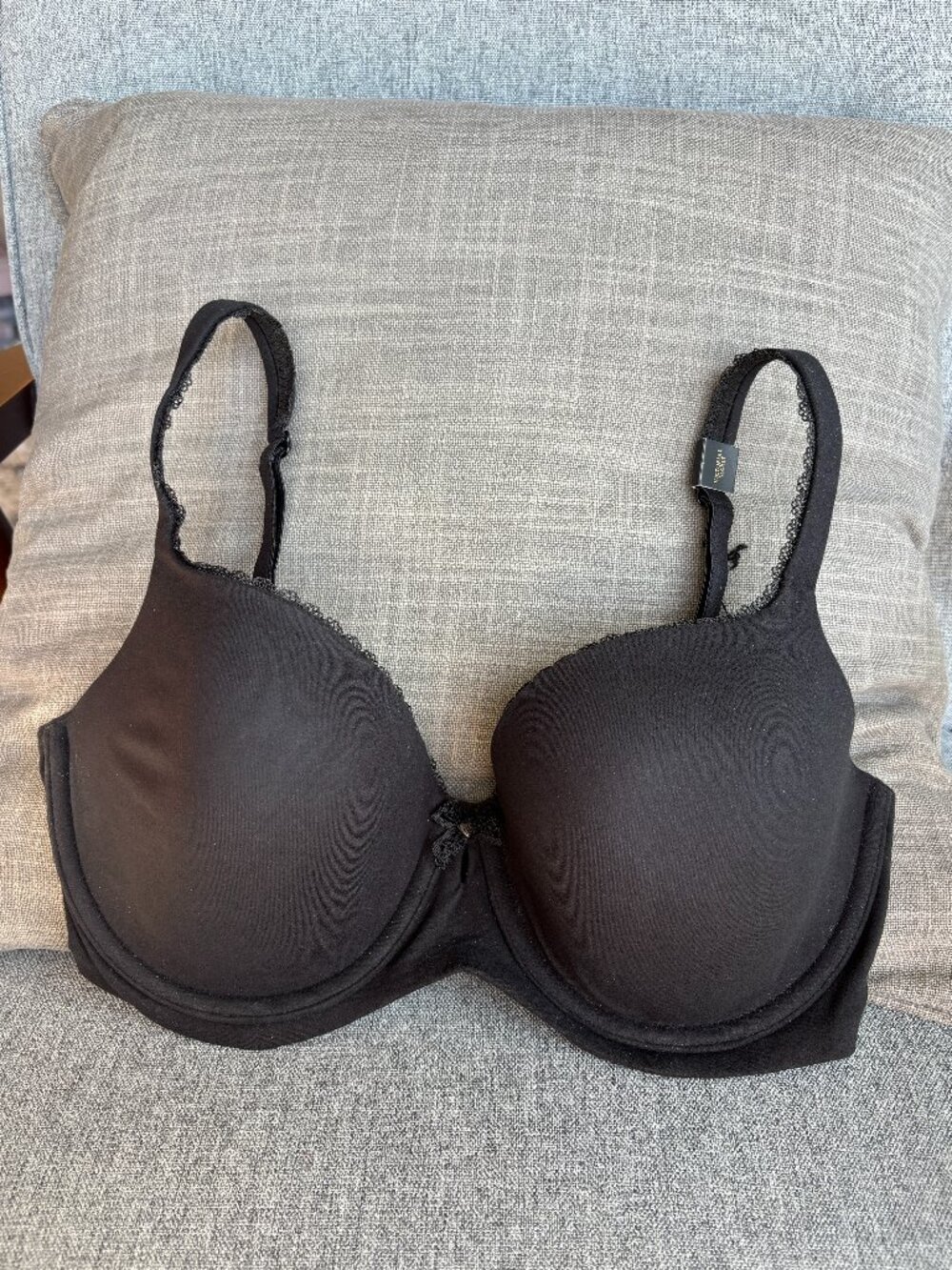 Victoria’s Secret Body by Victoria Black Lined Demi Bra Size 32DDD NWT
